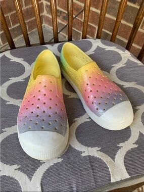 Harper Canyon Rainbow Gradient Slip-On Sneakers in Yellow Pink Purple